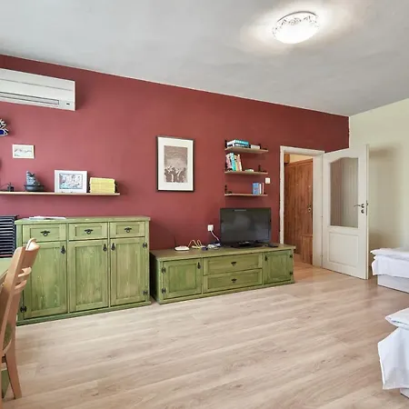 Space Of Arts ~ Two-bedroom With Balcony Apartment *